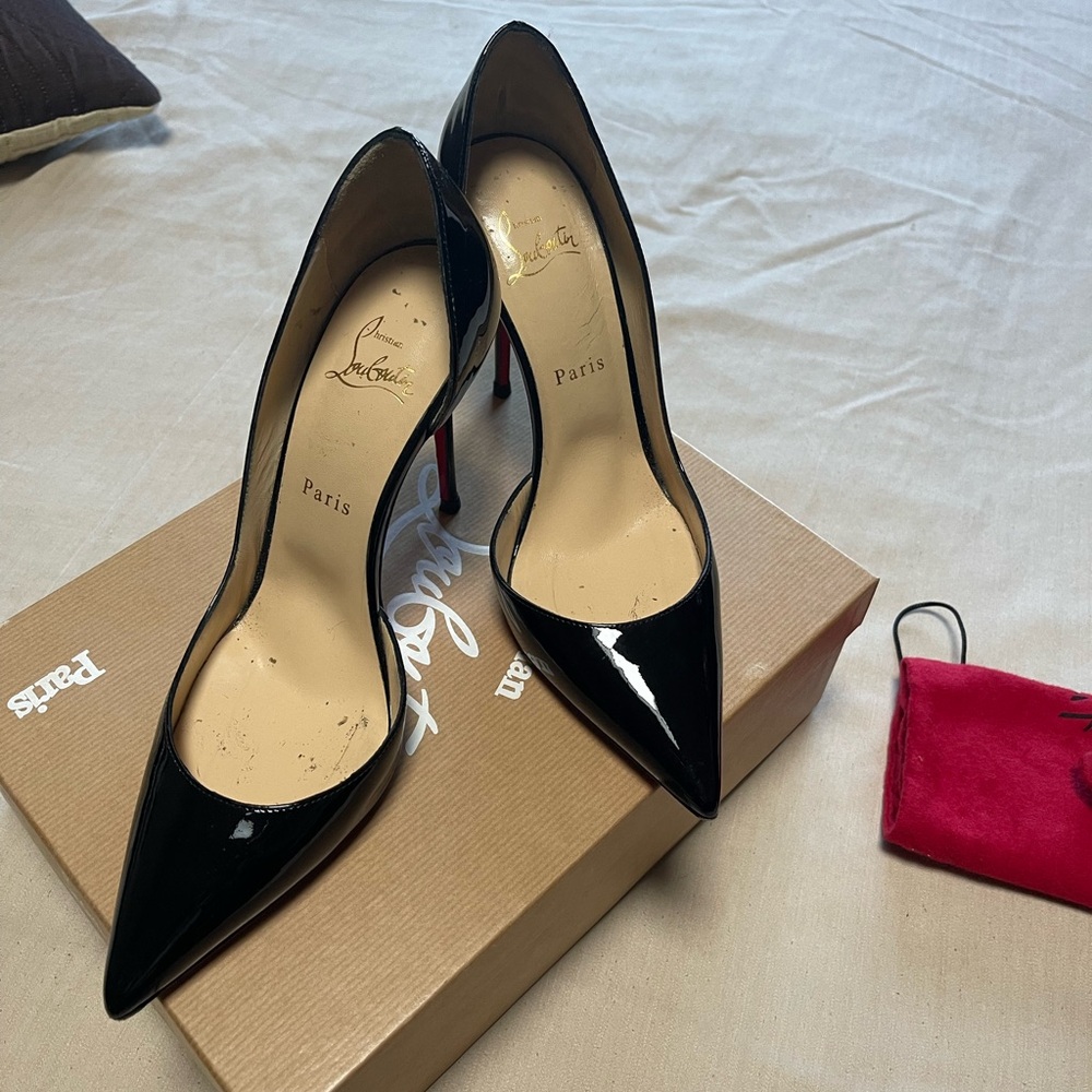 Authentic CHRISTIAN LOUBOUTIN Runway black patent leather pumps